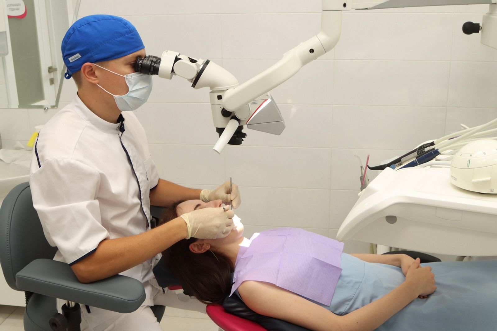 Лечение зубов под микроскопом - стоматологический стандарт, а не роскошь